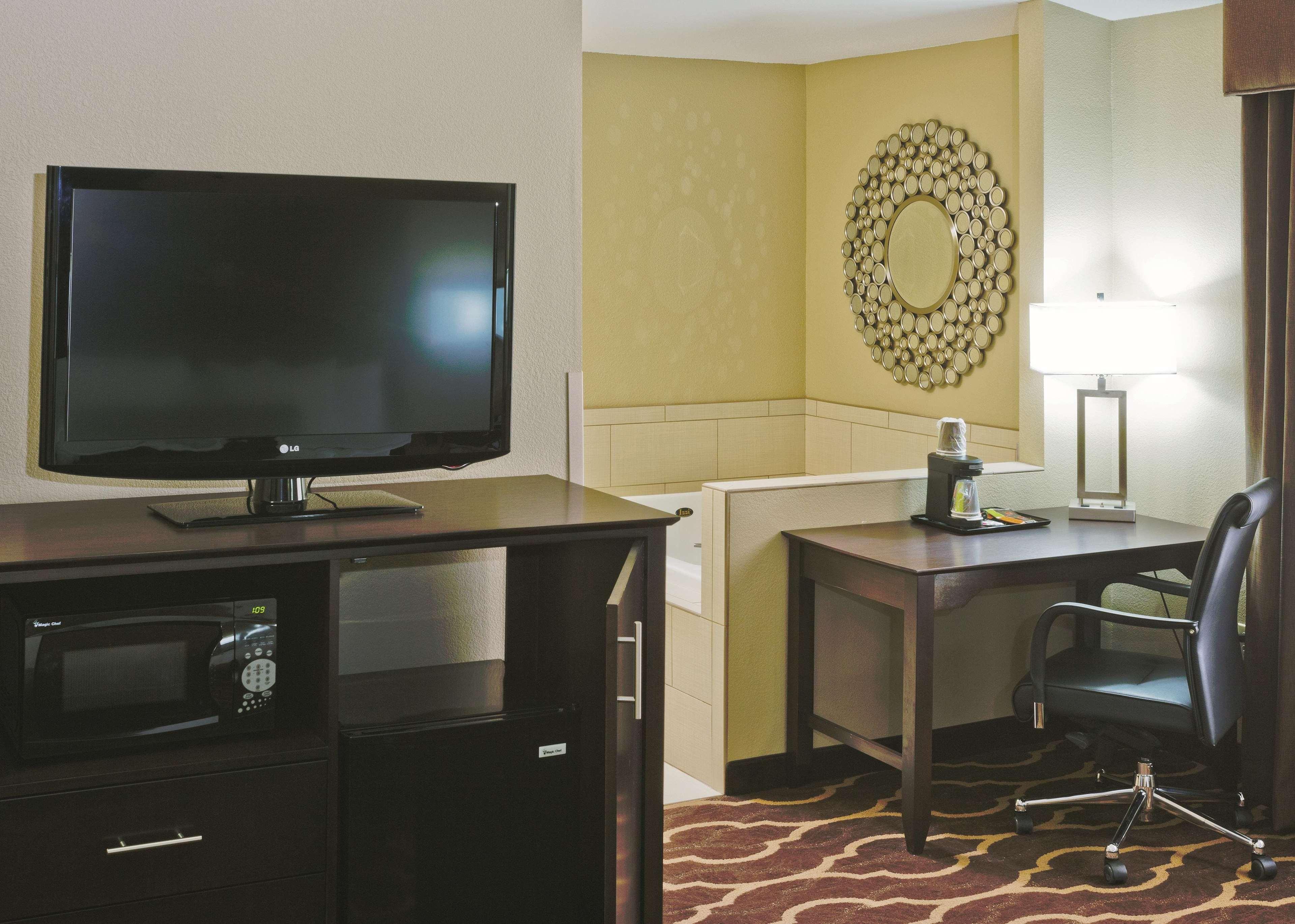 La Quinta Inn & Suites By Wyndham Lv Tropicana Stadium Las Vegas Zewnętrze zdjęcie