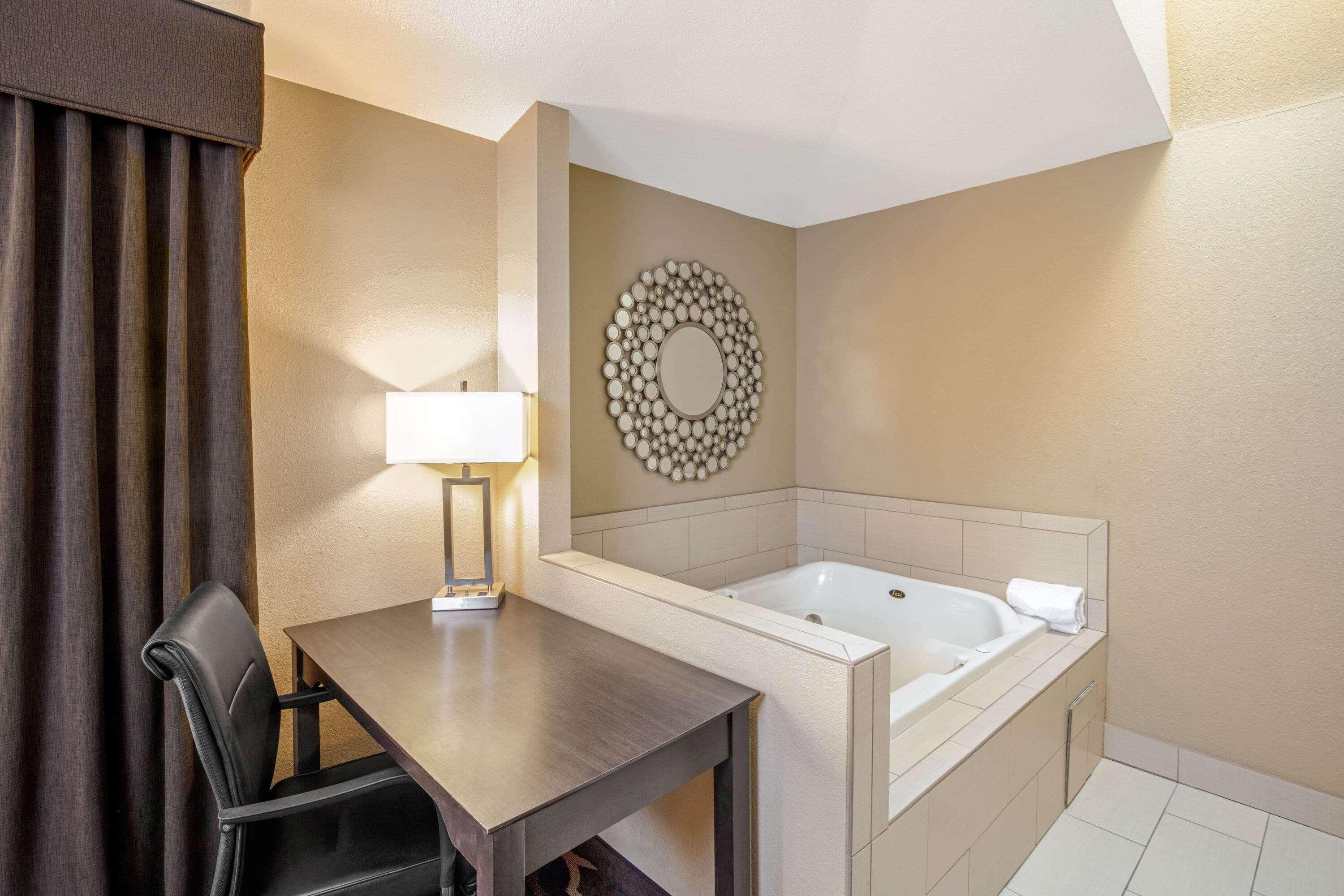 La Quinta Inn & Suites By Wyndham Lv Tropicana Stadium Las Vegas Zewnętrze zdjęcie