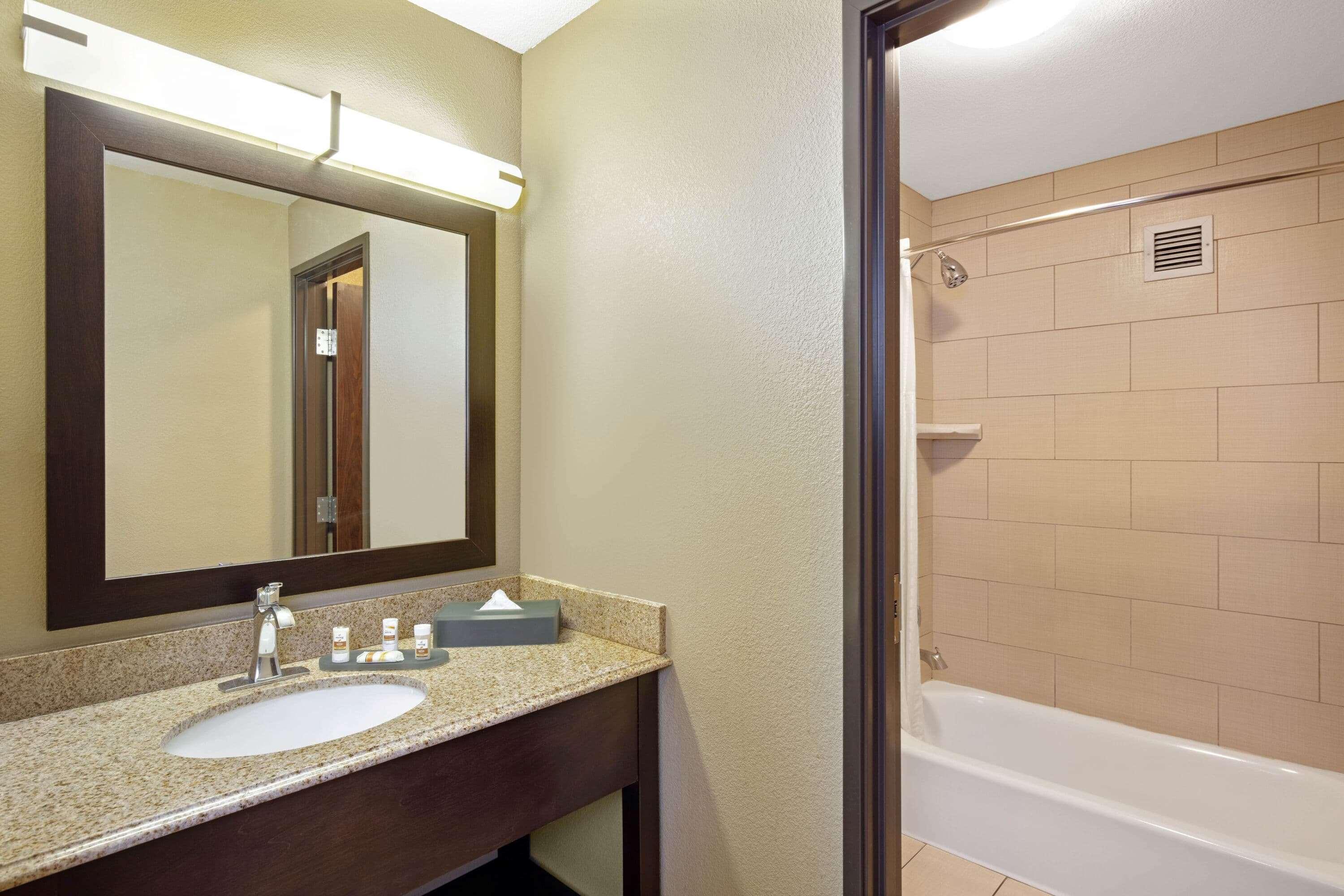 La Quinta Inn & Suites By Wyndham Lv Tropicana Stadium Las Vegas Zewnętrze zdjęcie