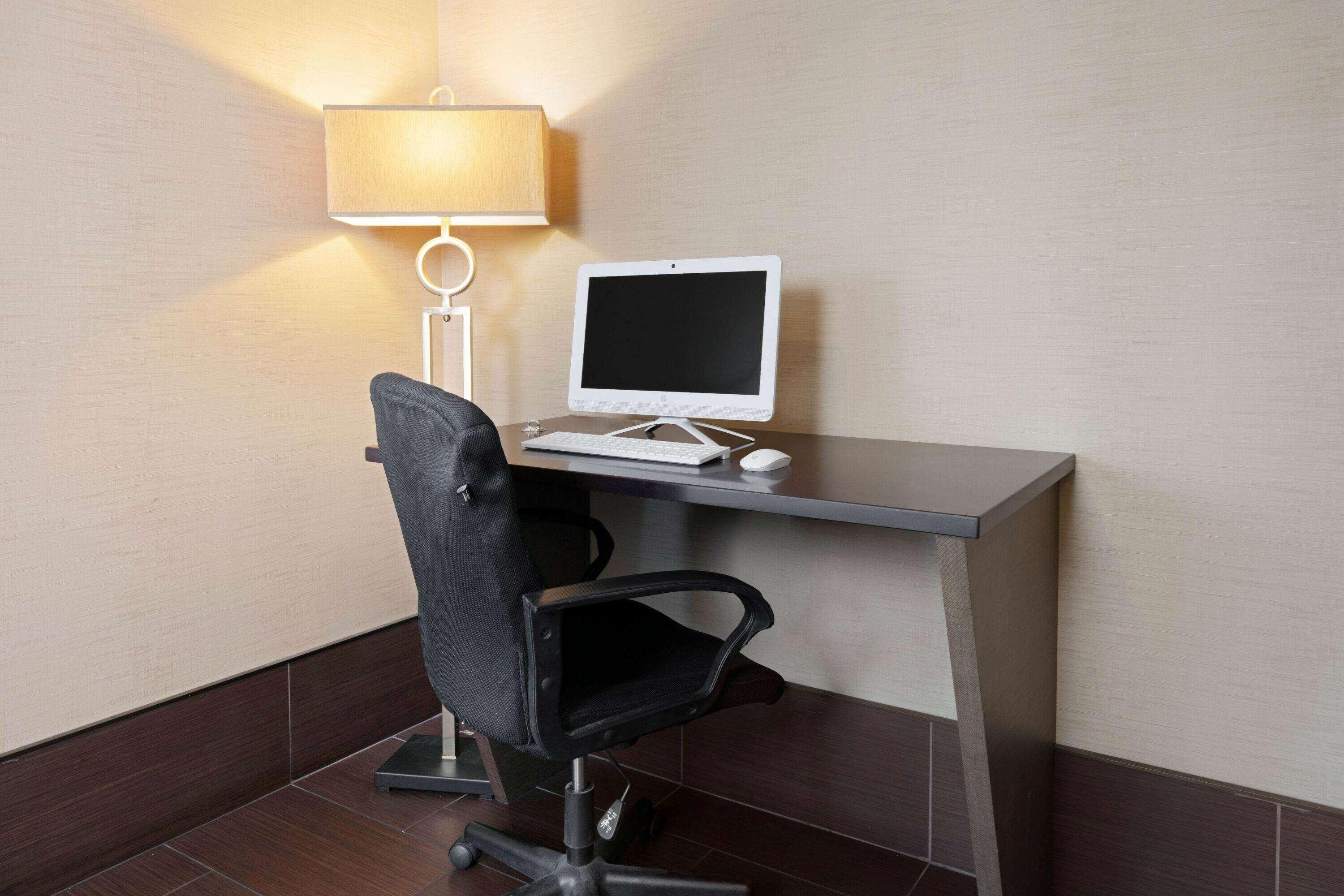 La Quinta Inn & Suites By Wyndham Lv Tropicana Stadium Las Vegas Zewnętrze zdjęcie