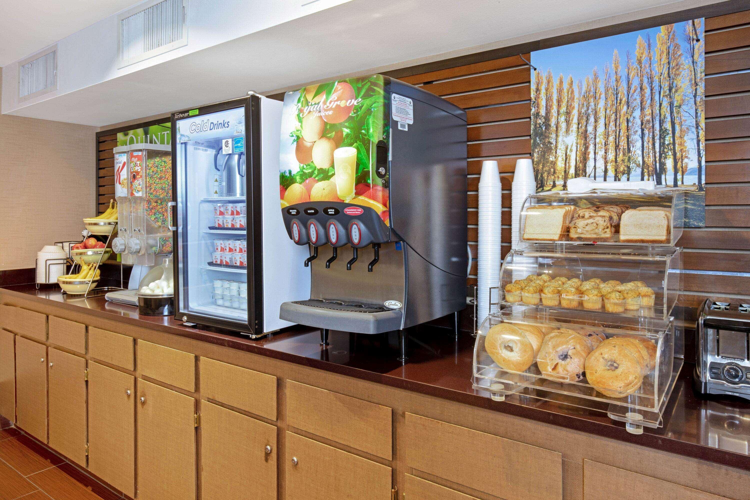 La Quinta Inn & Suites By Wyndham Lv Tropicana Stadium Las Vegas Zewnętrze zdjęcie